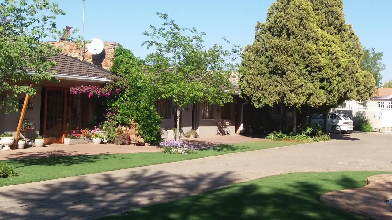 Lavender Lodge Vryburg Eksteriør bilde